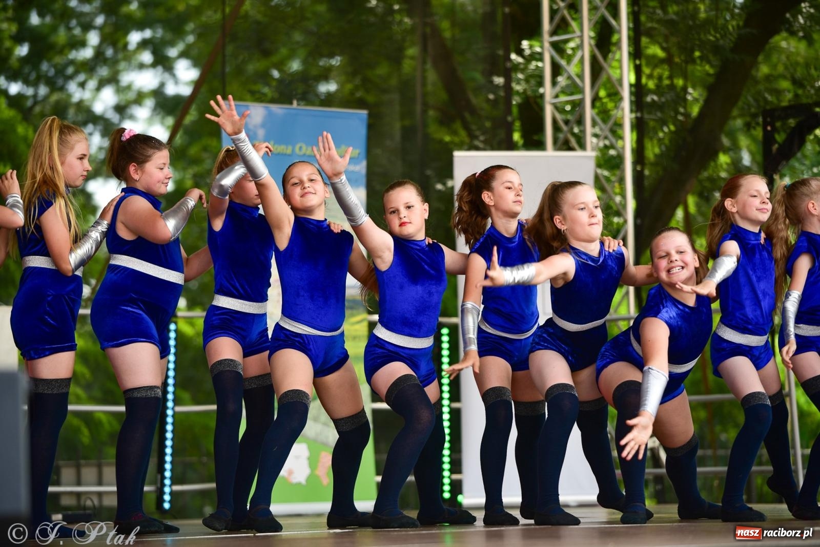 Zdjęcie w galerii na portalu naszraciborz.pl: Taneczne podsumowanie roku szkolnego na zamku w Raciborzu [FOTO i WIDEO] wiadomości z regionu