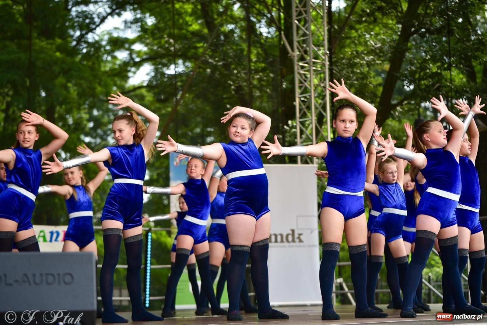Zdjęcie w galerii na portalu naszraciborz.pl: Taneczne podsumowanie roku szkolnego na zamku w Raciborzu [FOTO i WIDEO] wiadomości z regionu