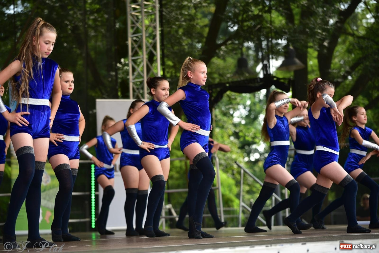 Zdjęcie w galerii na portalu naszraciborz.pl: Taneczne podsumowanie roku szkolnego na zamku w Raciborzu [FOTO i WIDEO] wiadomości z regionu