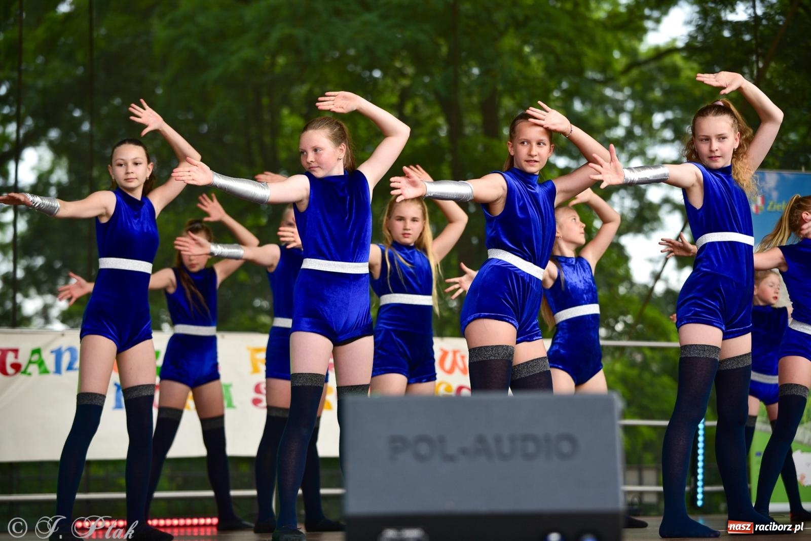Zdjęcie w galerii na portalu naszraciborz.pl: Taneczne podsumowanie roku szkolnego na zamku w Raciborzu [FOTO i WIDEO] wiadomości z regionu
