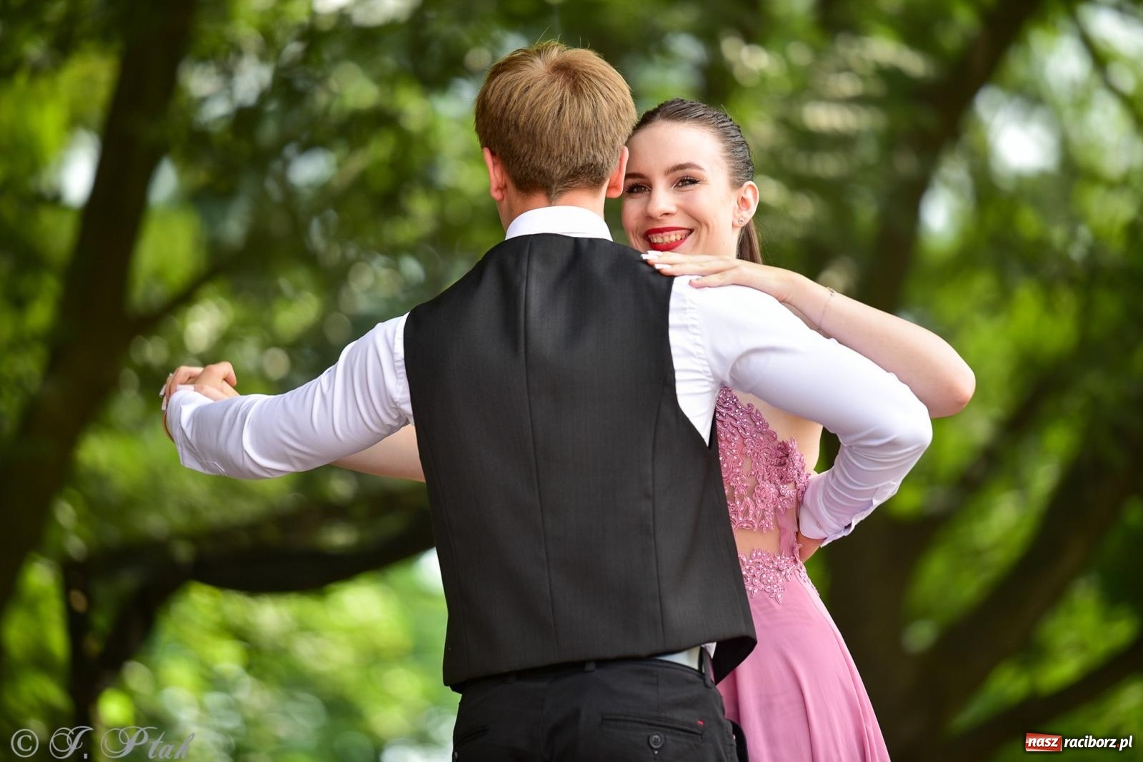 Zdjęcie w galerii na portalu naszraciborz.pl: Taneczne podsumowanie roku szkolnego na zamku w Raciborzu [FOTO i WIDEO] wiadomości z regionu