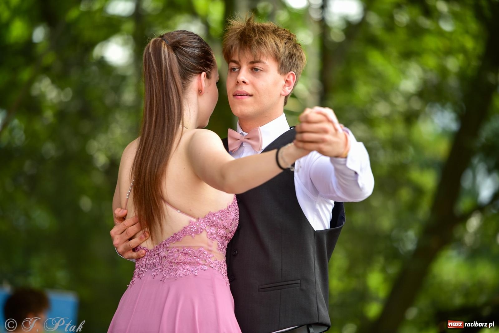 Zdjęcie w galerii na portalu naszraciborz.pl: Taneczne podsumowanie roku szkolnego na zamku w Raciborzu [FOTO i WIDEO] wiadomości z regionu