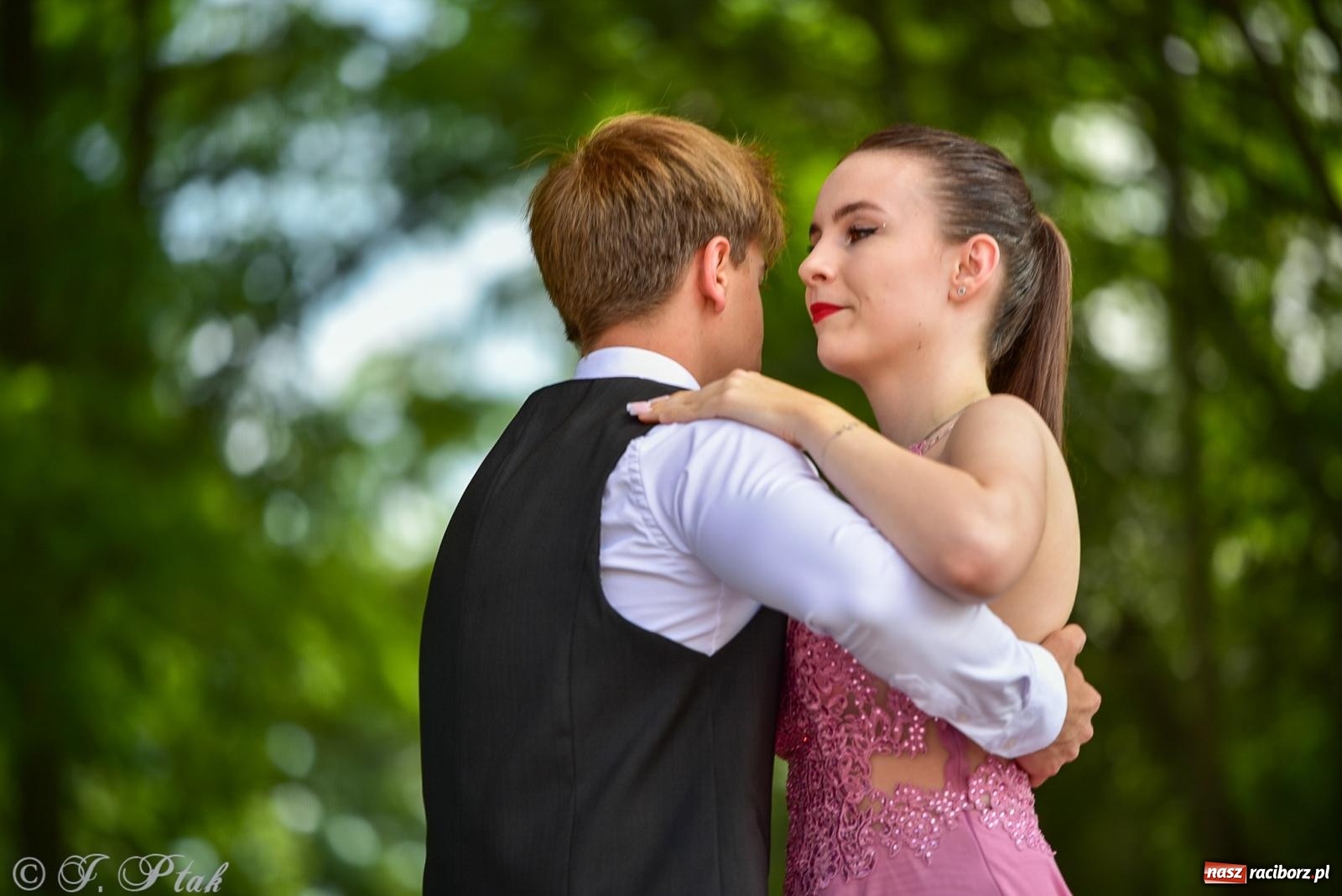 Zdjęcie w galerii na portalu naszraciborz.pl: Taneczne podsumowanie roku szkolnego na zamku w Raciborzu [FOTO i WIDEO] wiadomości z regionu