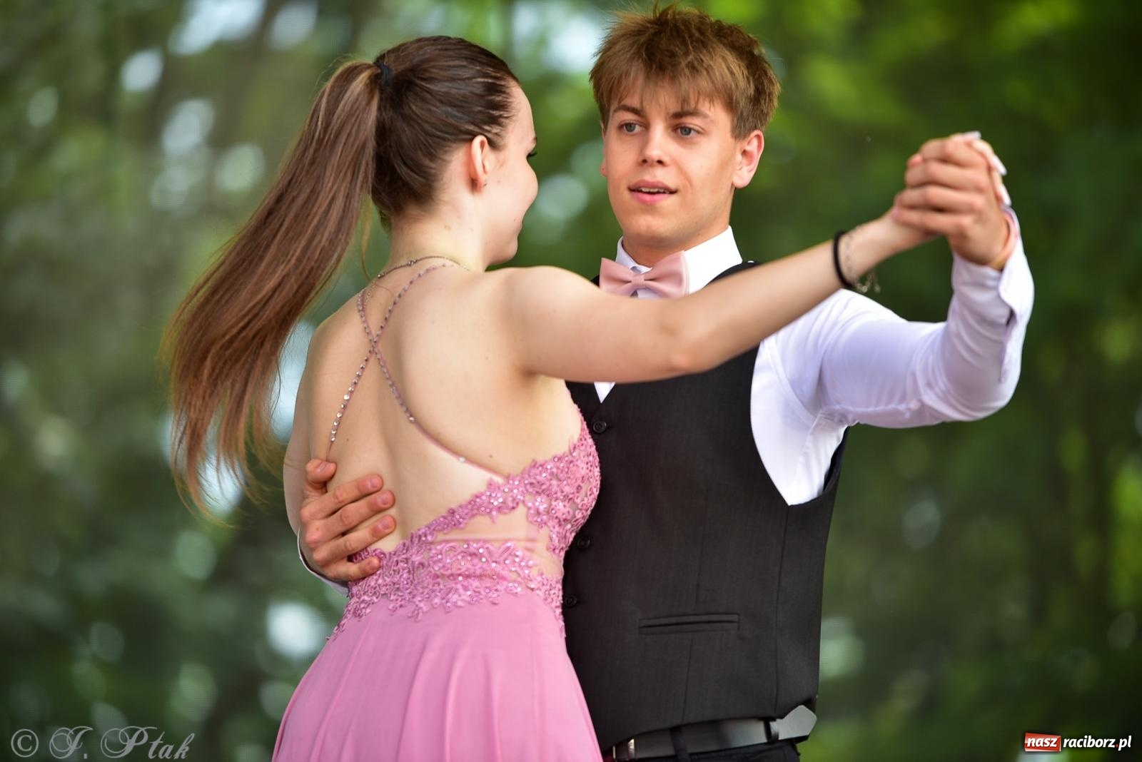 Zdjęcie w galerii na portalu naszraciborz.pl: Taneczne podsumowanie roku szkolnego na zamku w Raciborzu [FOTO i WIDEO] wiadomości z regionu