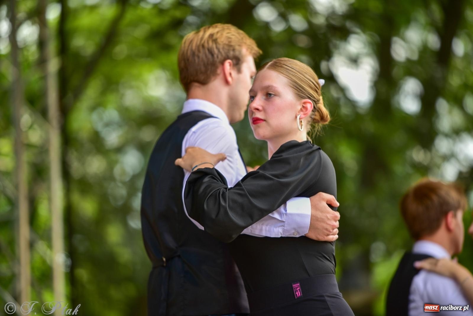 Zdjęcie w galerii na portalu naszraciborz.pl: Taneczne podsumowanie roku szkolnego na zamku w Raciborzu [FOTO i WIDEO] wiadomości z regionu