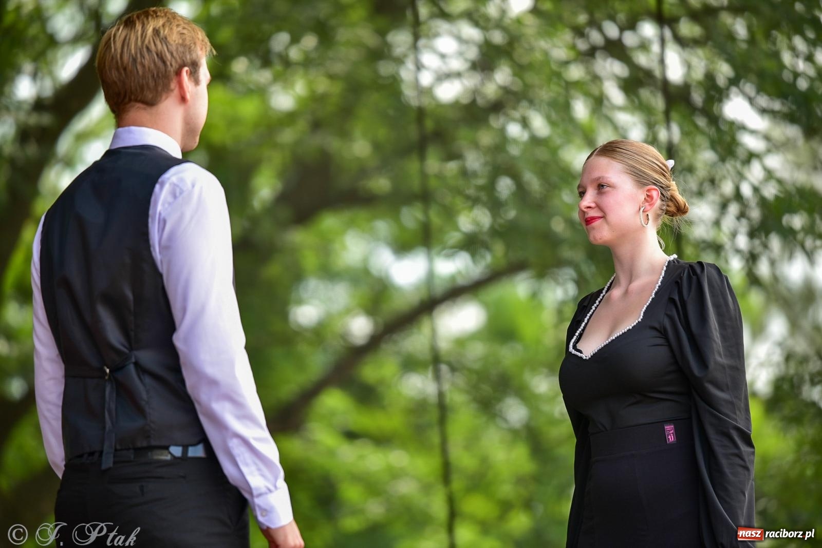 Zdjęcie w galerii na portalu naszraciborz.pl: Taneczne podsumowanie roku szkolnego na zamku w Raciborzu [FOTO i WIDEO] wiadomości z regionu