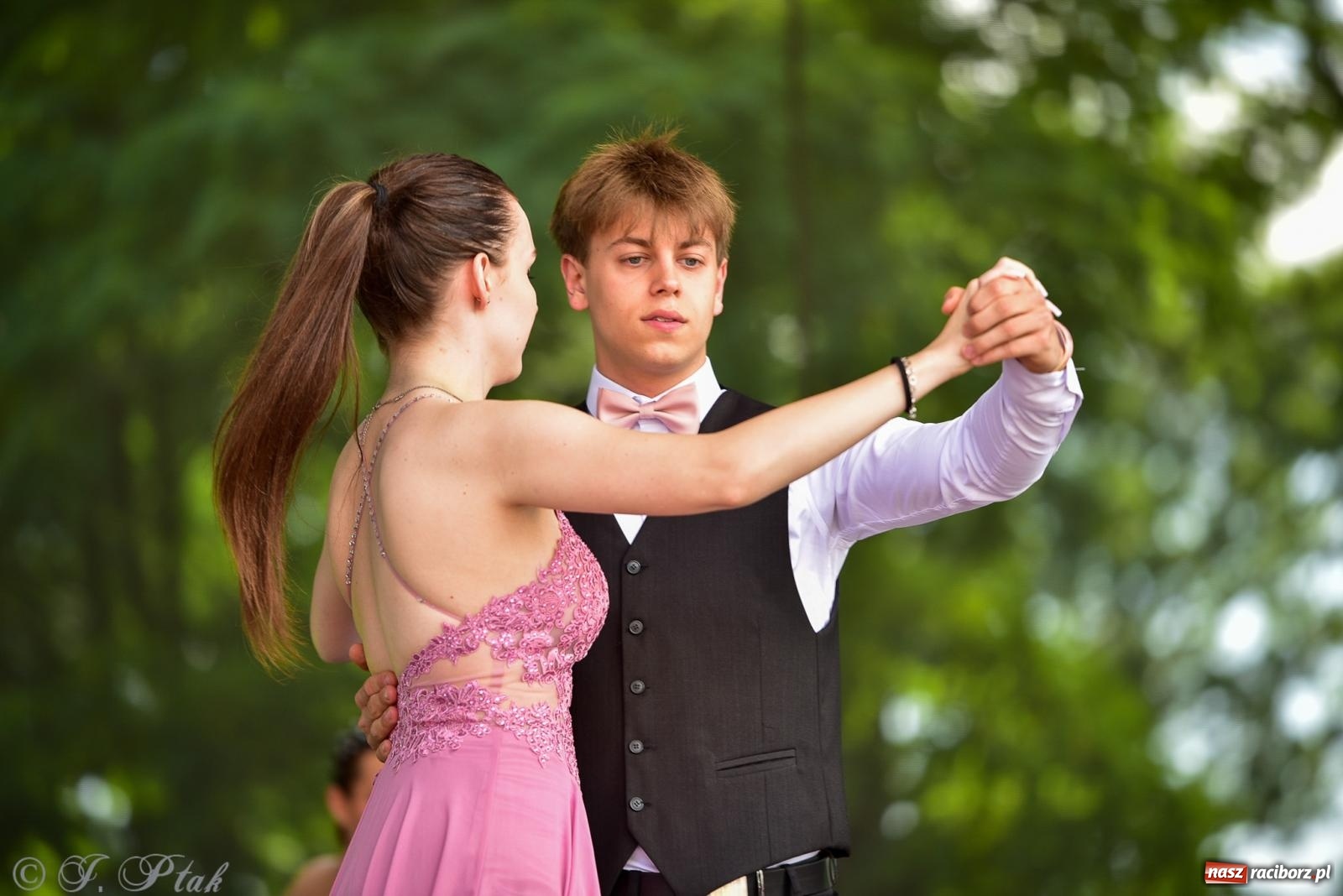 Zdjęcie w galerii na portalu naszraciborz.pl: Taneczne podsumowanie roku szkolnego na zamku w Raciborzu [FOTO i WIDEO] wiadomości z regionu