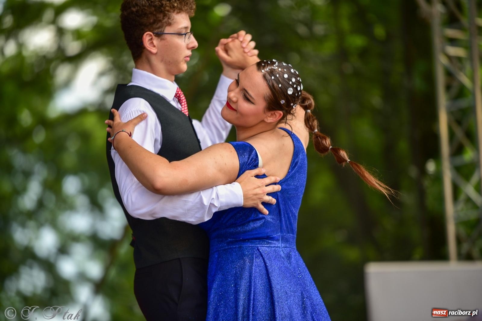 Zdjęcie w galerii na portalu naszraciborz.pl: Taneczne podsumowanie roku szkolnego na zamku w Raciborzu [FOTO i WIDEO] wiadomości z regionu