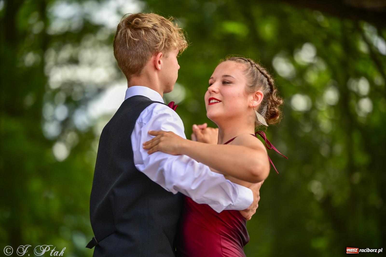 Zdjęcie w galerii na portalu naszraciborz.pl: Taneczne podsumowanie roku szkolnego na zamku w Raciborzu [FOTO i WIDEO] wiadomości z regionu