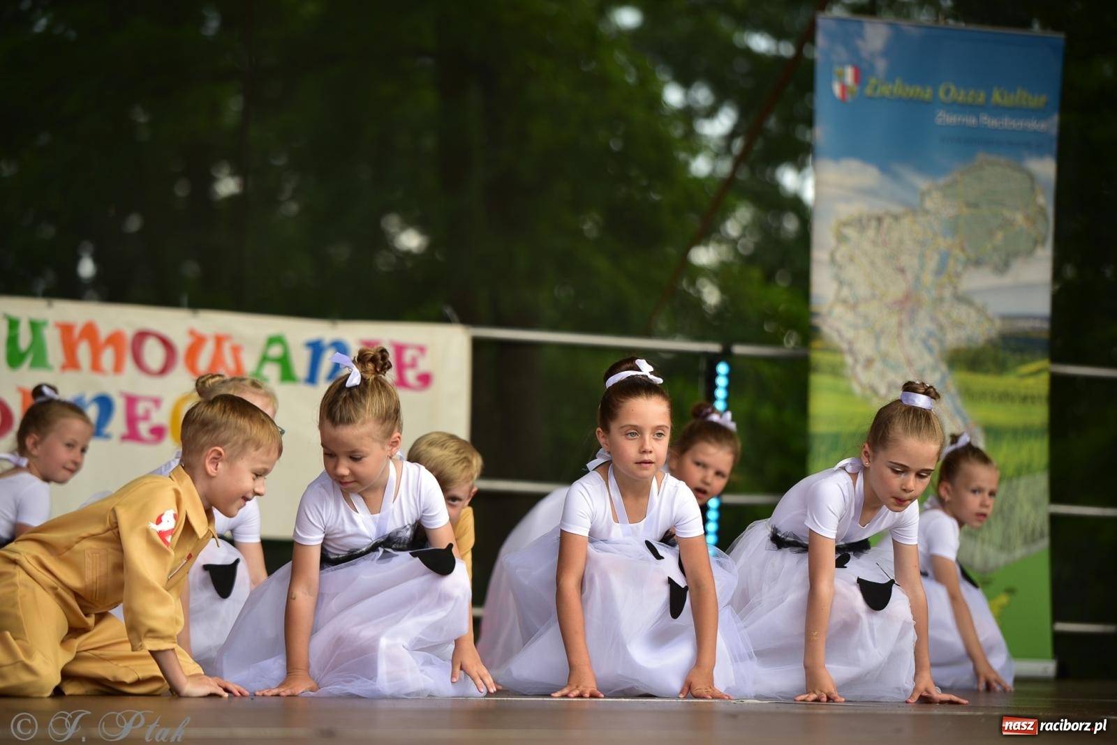 Zdjęcie w galerii na portalu naszraciborz.pl: Taneczne podsumowanie roku szkolnego na zamku w Raciborzu [FOTO i WIDEO] wiadomości z regionu