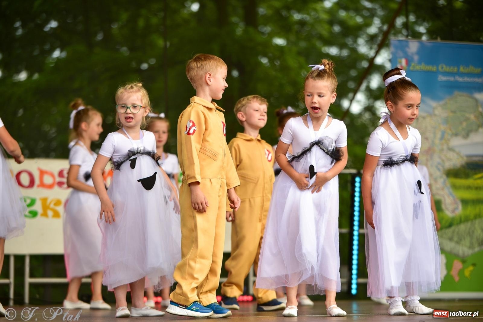 Zdjęcie w galerii na portalu naszraciborz.pl: Taneczne podsumowanie roku szkolnego na zamku w Raciborzu [FOTO i WIDEO] wiadomości z regionu