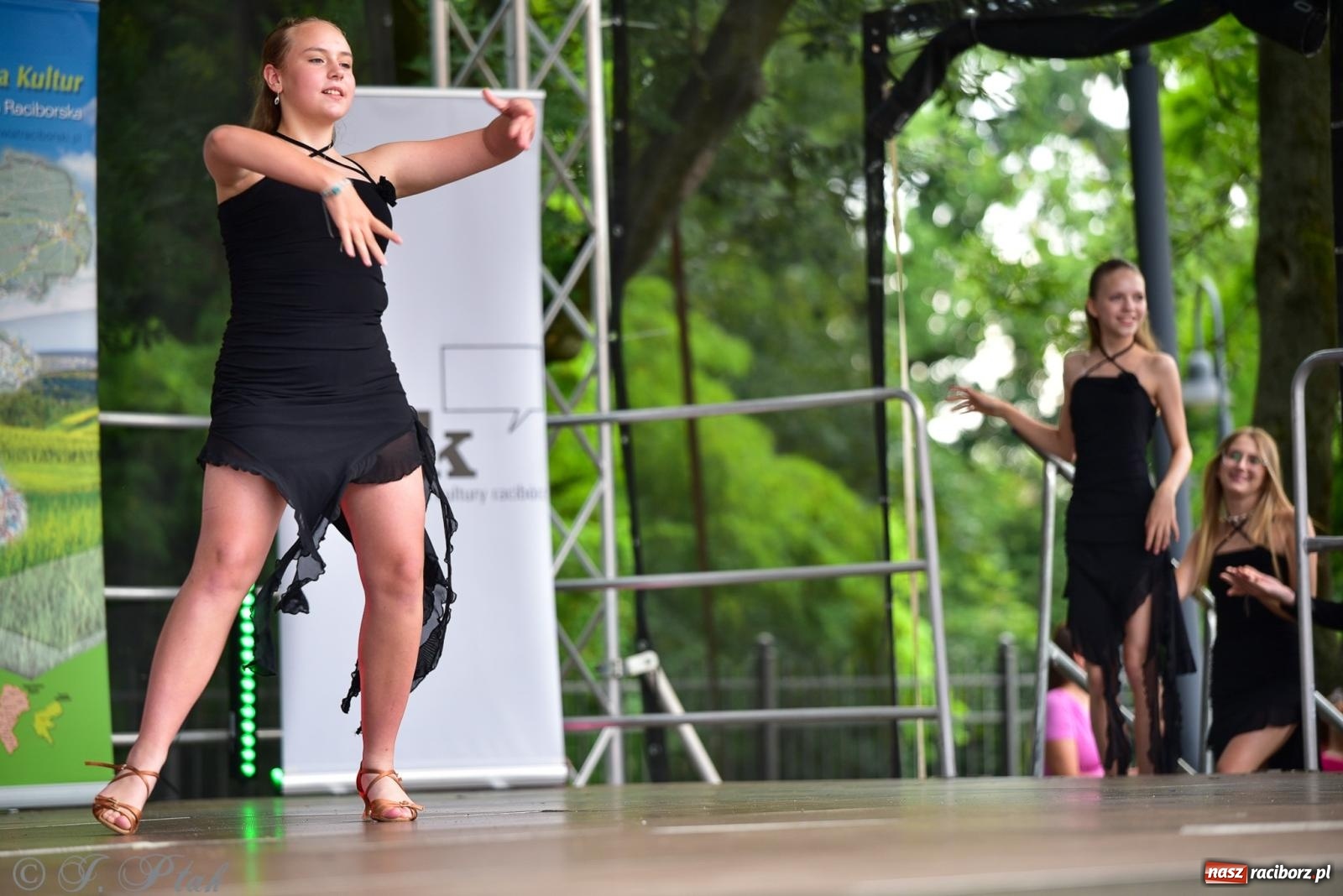 Zdjęcie w galerii na portalu naszraciborz.pl: Taneczne podsumowanie roku szkolnego na zamku w Raciborzu [FOTO i WIDEO] wiadomości z regionu