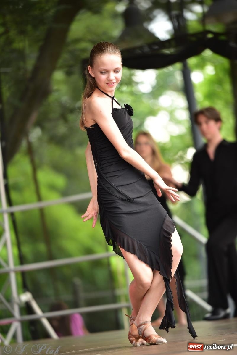 Zdjęcie w galerii na portalu naszraciborz.pl: Taneczne podsumowanie roku szkolnego na zamku w Raciborzu [FOTO i WIDEO] wiadomości z regionu