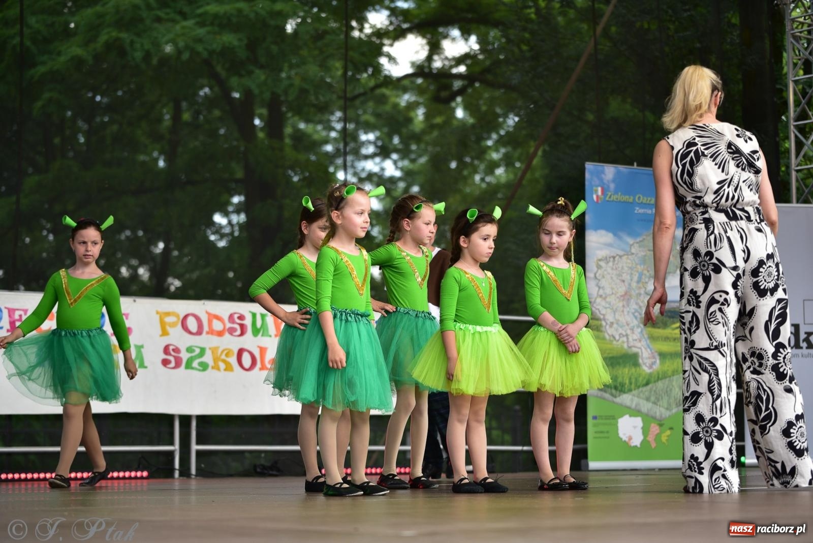 Zdjęcie w galerii na portalu naszraciborz.pl: Taneczne podsumowanie roku szkolnego na zamku w Raciborzu [FOTO i WIDEO] wiadomości z regionu