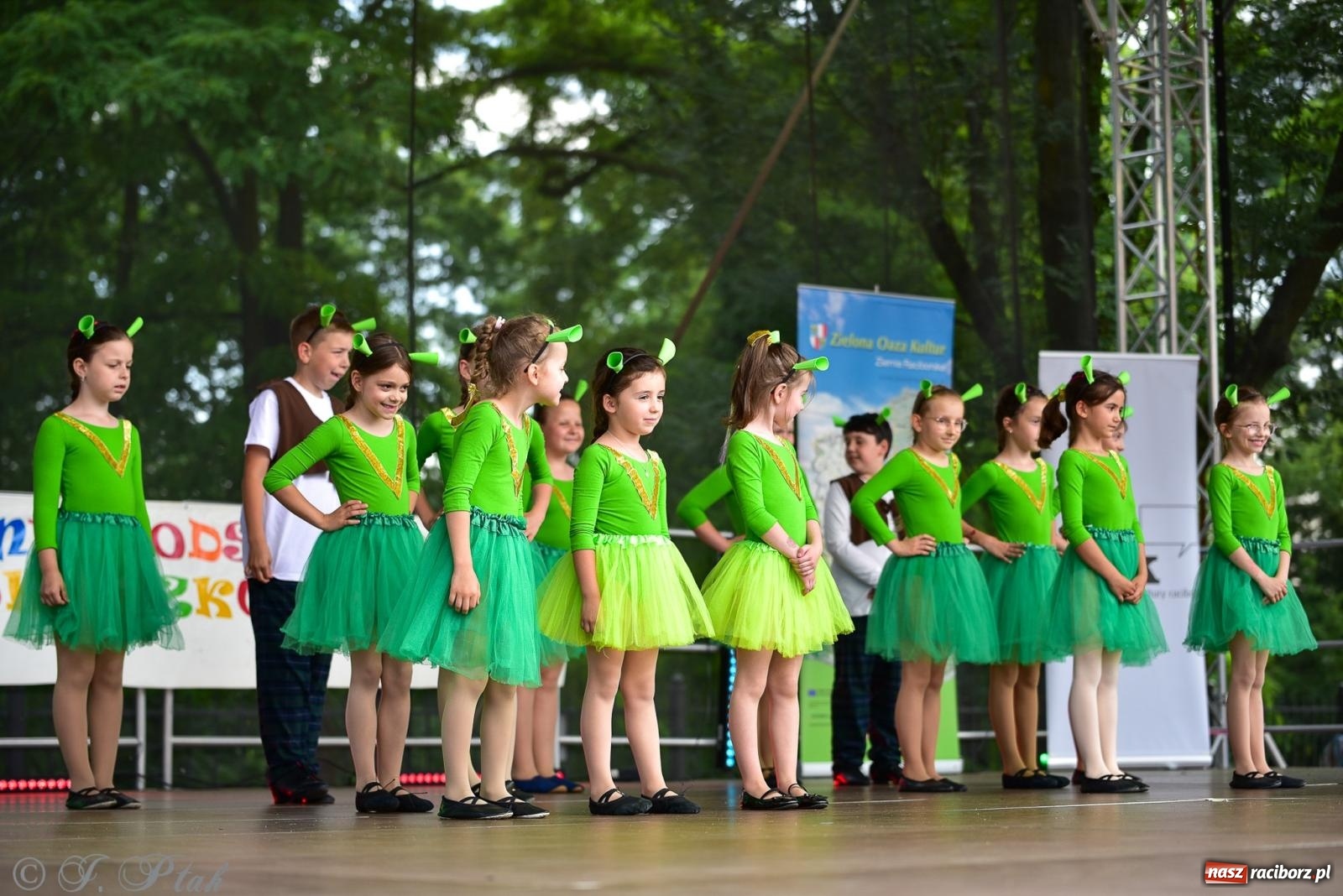 Zdjęcie w galerii na portalu naszraciborz.pl: Taneczne podsumowanie roku szkolnego na zamku w Raciborzu [FOTO i WIDEO] wiadomości z regionu