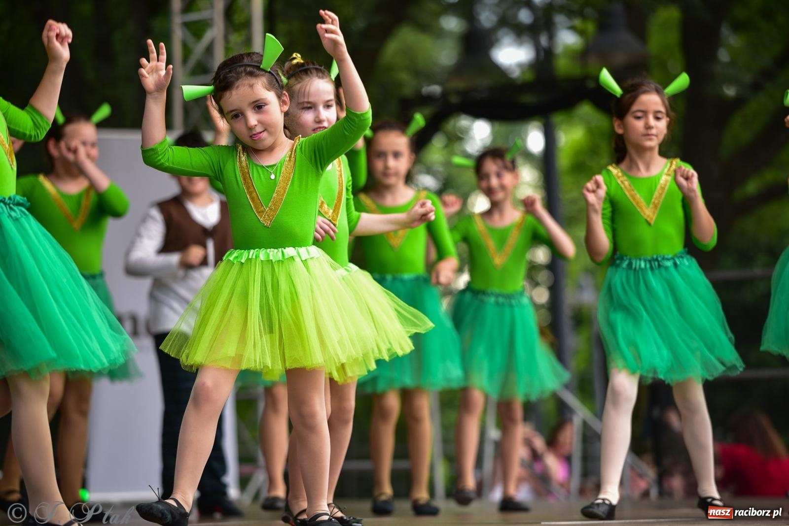 Zdjęcie w galerii na portalu naszraciborz.pl: Taneczne podsumowanie roku szkolnego na zamku w Raciborzu [FOTO i WIDEO] wiadomości z regionu