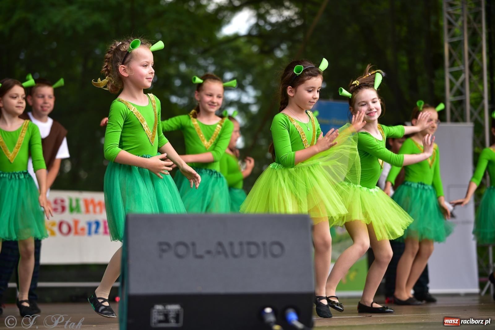 Zdjęcie w galerii na portalu naszraciborz.pl: Taneczne podsumowanie roku szkolnego na zamku w Raciborzu [FOTO i WIDEO] wiadomości z regionu