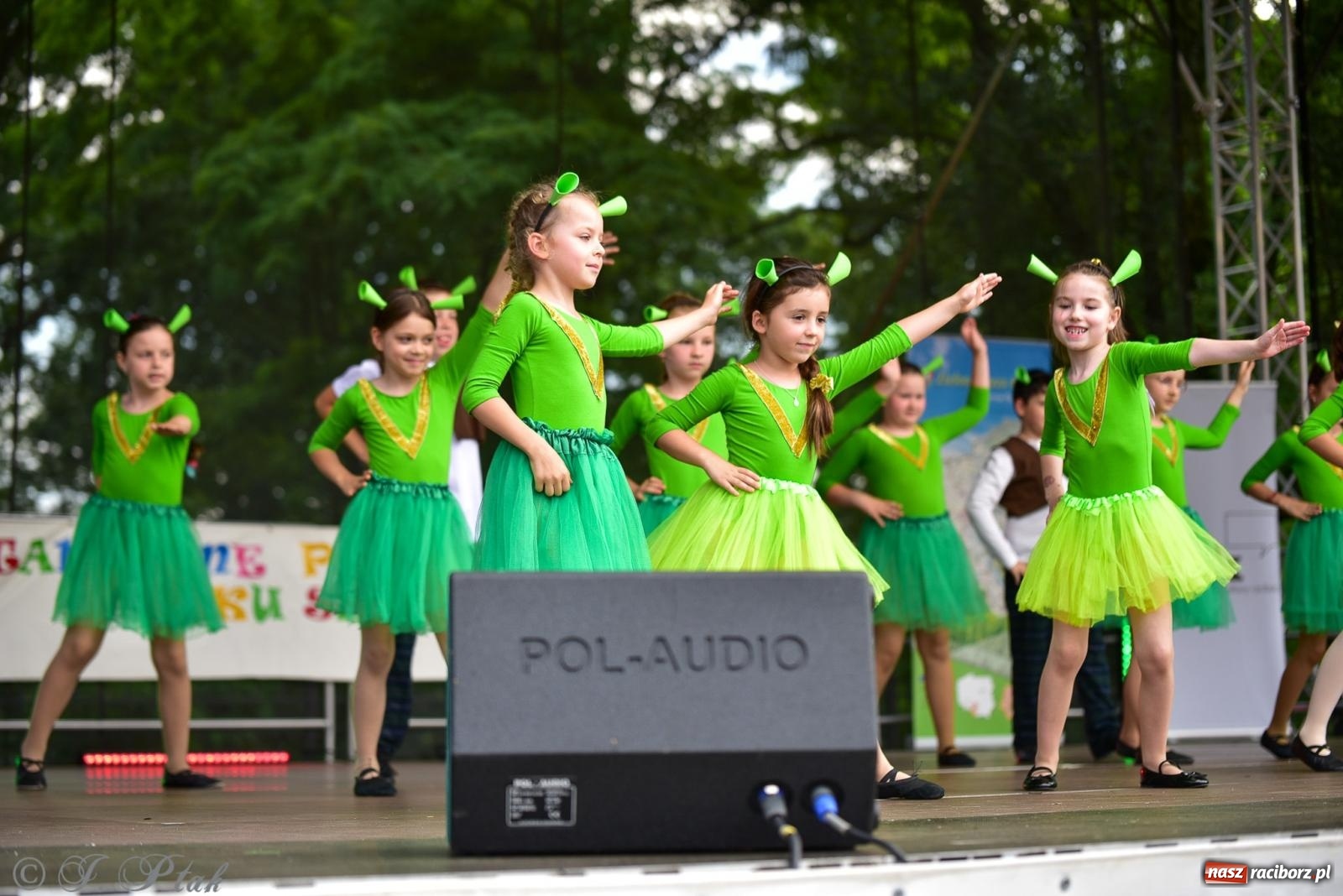 Zdjęcie w galerii na portalu naszraciborz.pl: Taneczne podsumowanie roku szkolnego na zamku w Raciborzu [FOTO i WIDEO] wiadomości z regionu