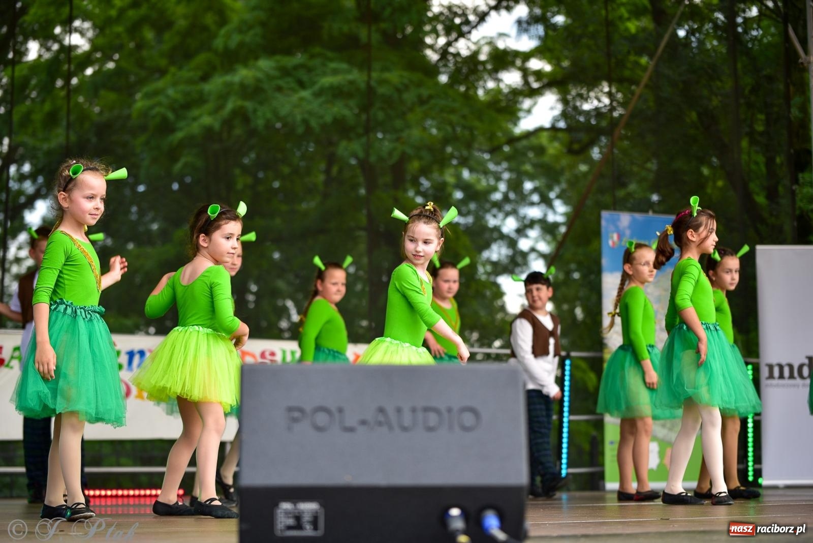 Zdjęcie w galerii na portalu naszraciborz.pl: Taneczne podsumowanie roku szkolnego na zamku w Raciborzu [FOTO i WIDEO] wiadomości z regionu