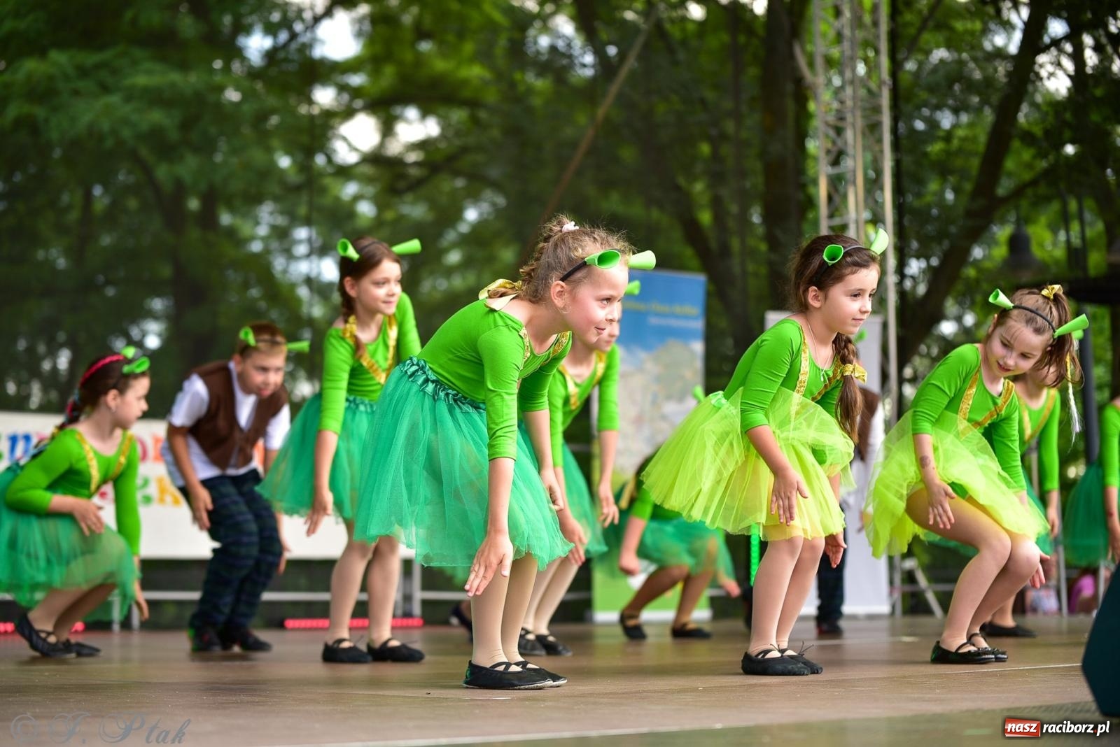 Zdjęcie w galerii na portalu naszraciborz.pl: Taneczne podsumowanie roku szkolnego na zamku w Raciborzu [FOTO i WIDEO] wiadomości z regionu