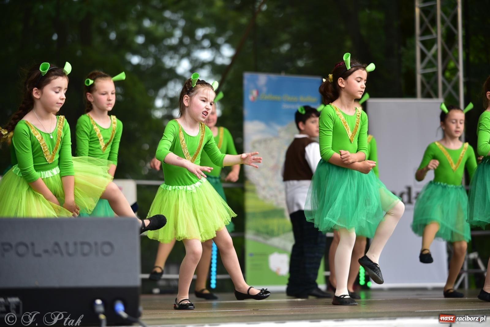 Zdjęcie w galerii na portalu naszraciborz.pl: Taneczne podsumowanie roku szkolnego na zamku w Raciborzu [FOTO i WIDEO] wiadomości z regionu