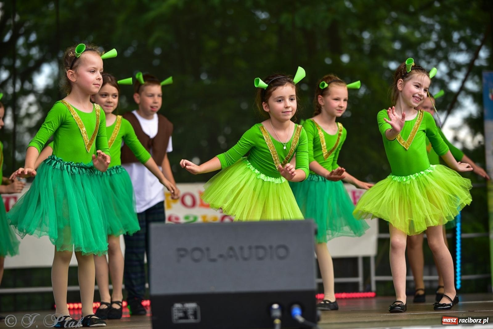 Zdjęcie w galerii na portalu naszraciborz.pl: Taneczne podsumowanie roku szkolnego na zamku w Raciborzu [FOTO i WIDEO] wiadomości z regionu