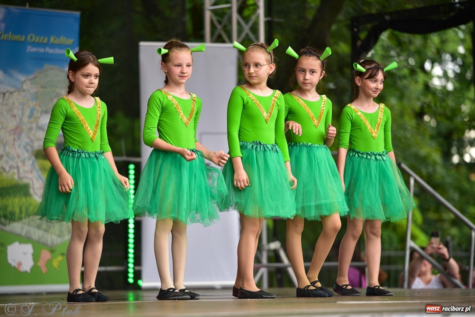 Zdjęcie w galerii na portalu naszraciborz.pl: Taneczne podsumowanie roku szkolnego na zamku w Raciborzu [FOTO i WIDEO] wiadomości z regionu