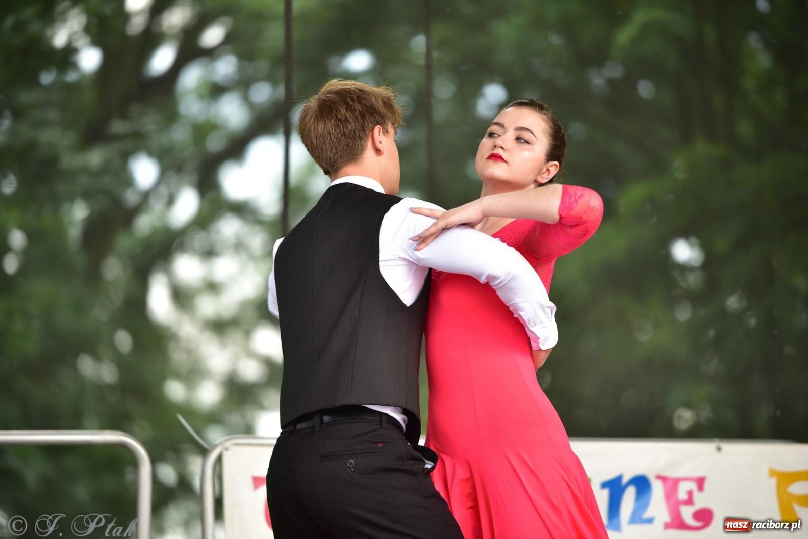 Zdjęcie w galerii na portalu naszraciborz.pl: Taneczne podsumowanie roku szkolnego na zamku w Raciborzu [FOTO i WIDEO] wiadomości z regionu