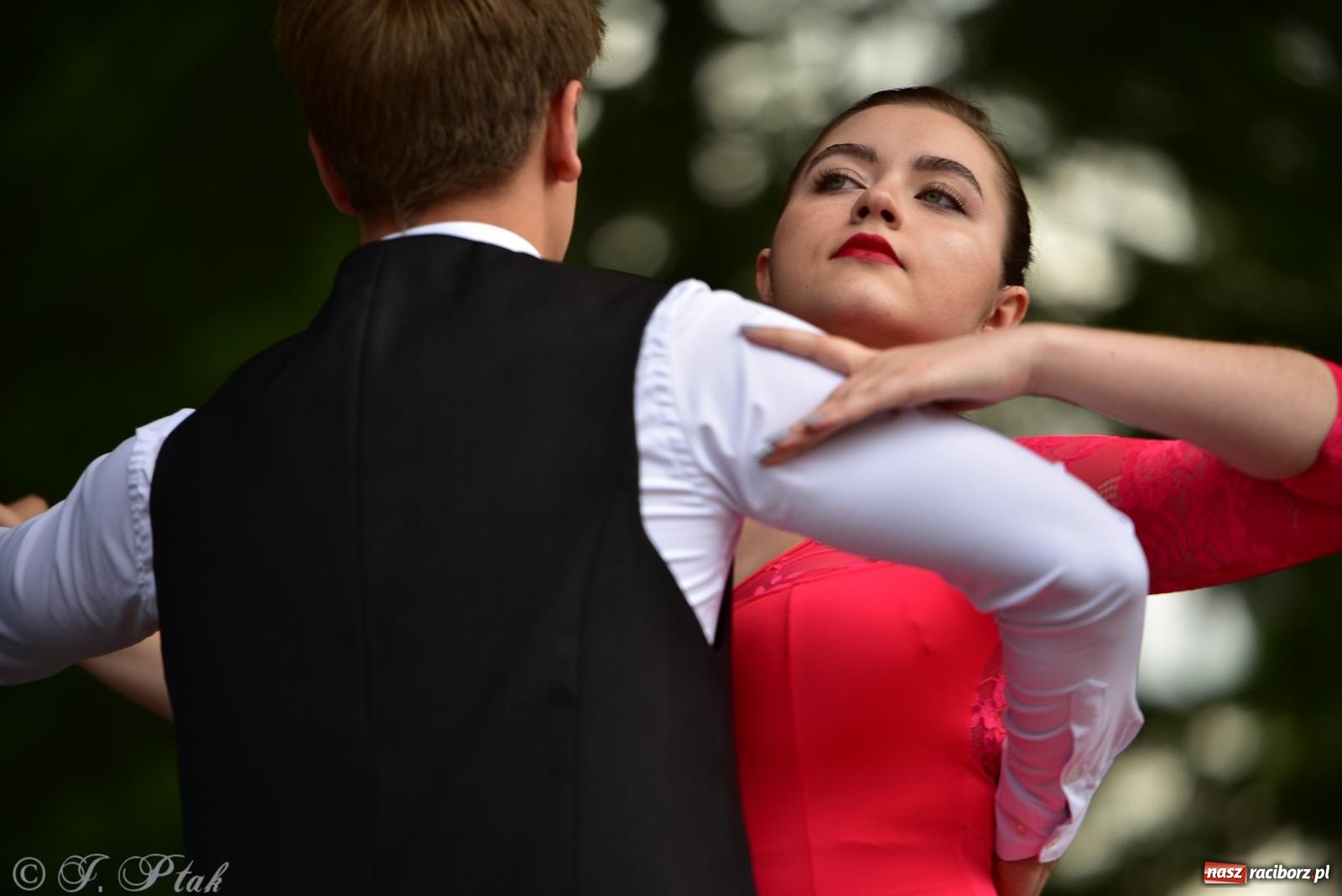 Zdjęcie w galerii na portalu naszraciborz.pl: Taneczne podsumowanie roku szkolnego na zamku w Raciborzu [FOTO i WIDEO] wiadomości z regionu