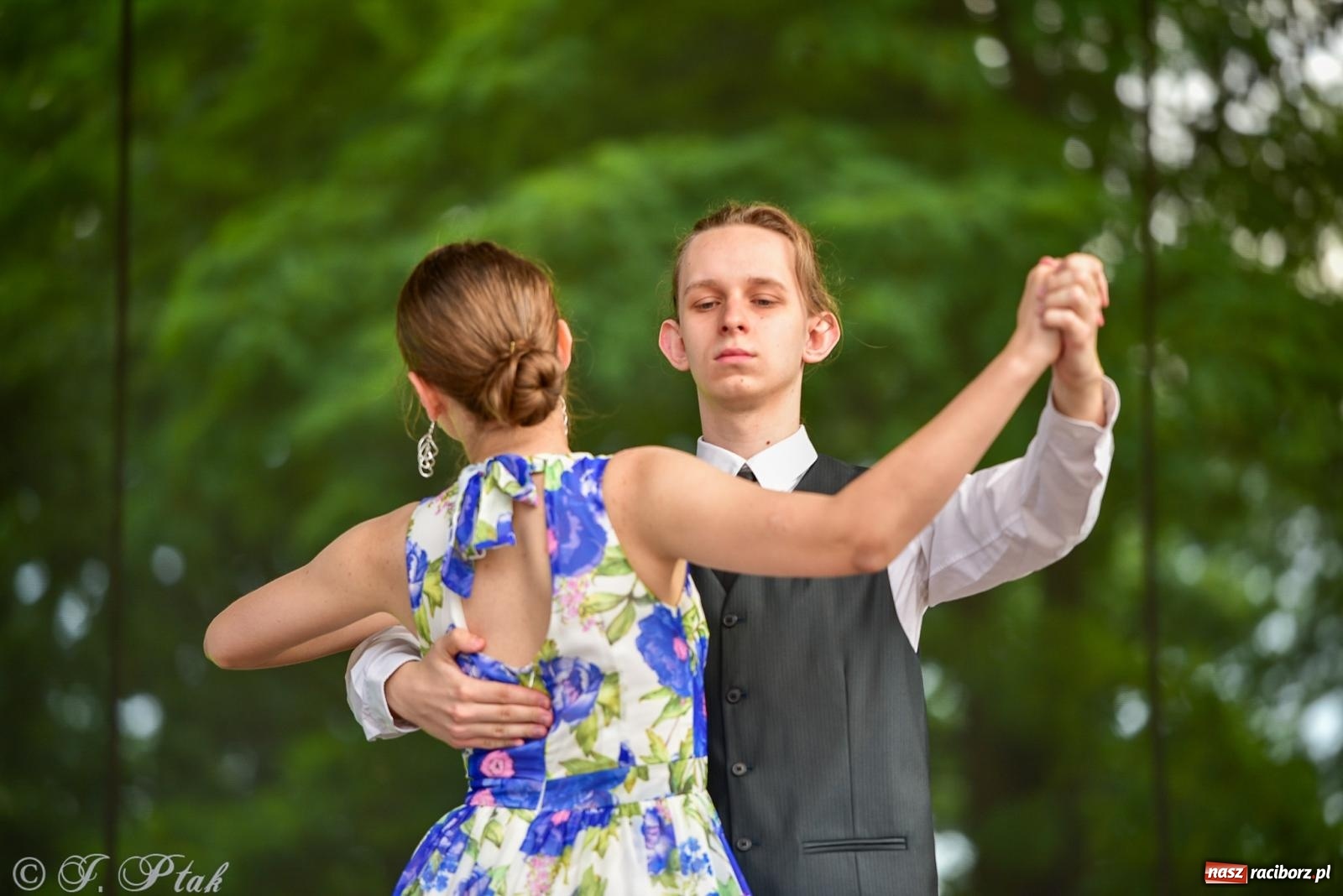 Zdjęcie w galerii na portalu naszraciborz.pl: Taneczne podsumowanie roku szkolnego na zamku w Raciborzu [FOTO i WIDEO] wiadomości z regionu