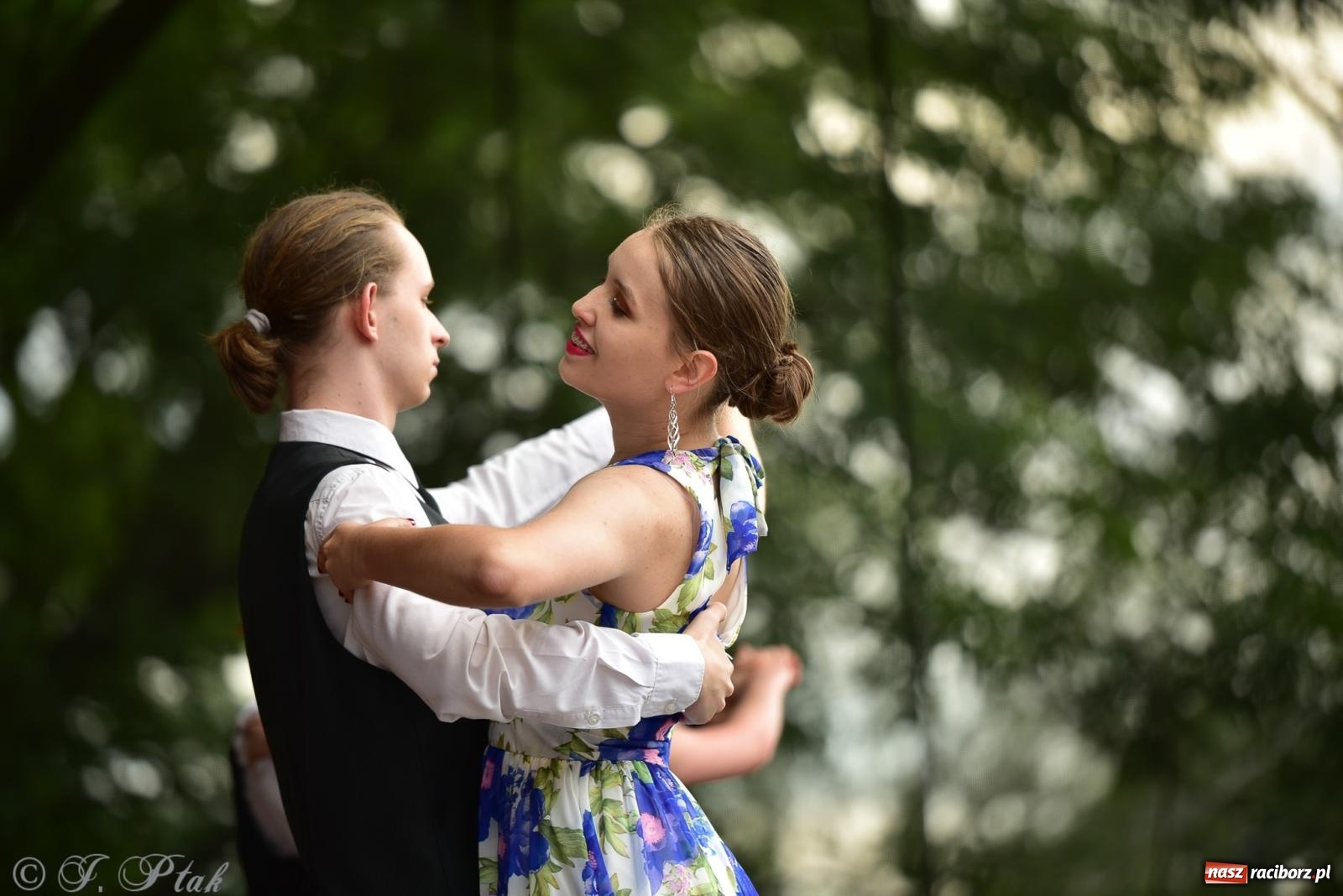 Zdjęcie w galerii na portalu naszraciborz.pl: Taneczne podsumowanie roku szkolnego na zamku w Raciborzu [FOTO i WIDEO] wiadomości z regionu