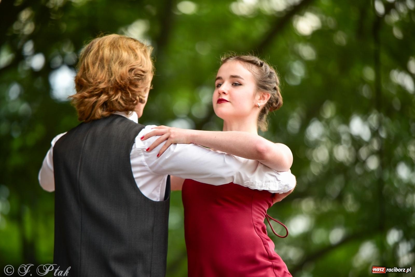 Zdjęcie w galerii na portalu naszraciborz.pl: Taneczne podsumowanie roku szkolnego na zamku w Raciborzu [FOTO i WIDEO] wiadomości z regionu