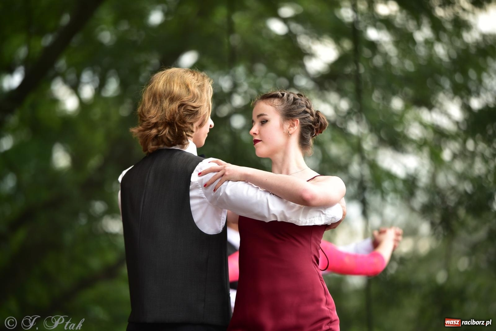 Zdjęcie w galerii na portalu naszraciborz.pl: Taneczne podsumowanie roku szkolnego na zamku w Raciborzu [FOTO i WIDEO] wiadomości z regionu