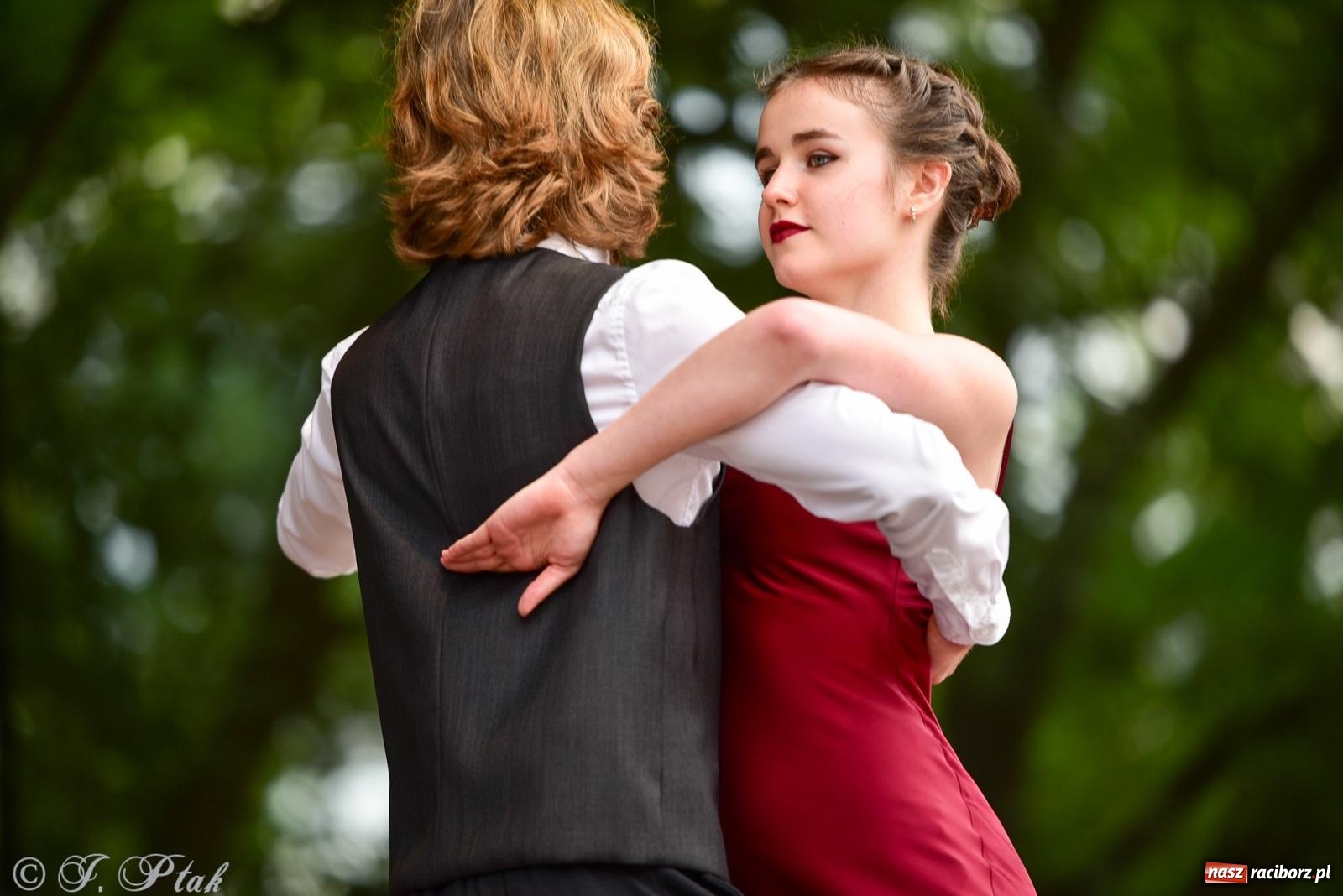 Zdjęcie w galerii na portalu naszraciborz.pl: Taneczne podsumowanie roku szkolnego na zamku w Raciborzu [FOTO i WIDEO] wiadomości z regionu