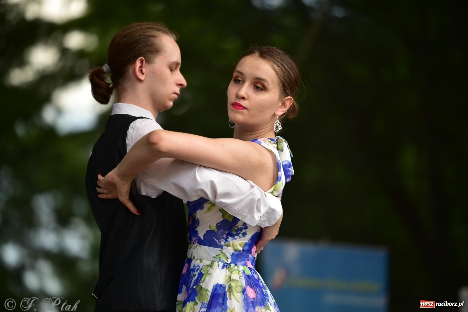 Zdjęcie w galerii na portalu naszraciborz.pl: Taneczne podsumowanie roku szkolnego na zamku w Raciborzu [FOTO i WIDEO] wiadomości z regionu
