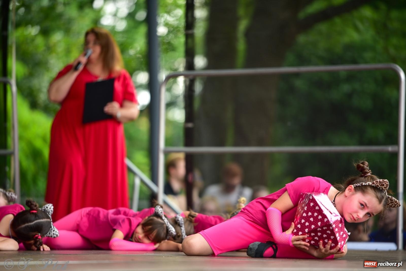 Zdjęcie w galerii na portalu naszraciborz.pl: Taneczne podsumowanie roku szkolnego na zamku w Raciborzu [FOTO i WIDEO] wiadomości z regionu