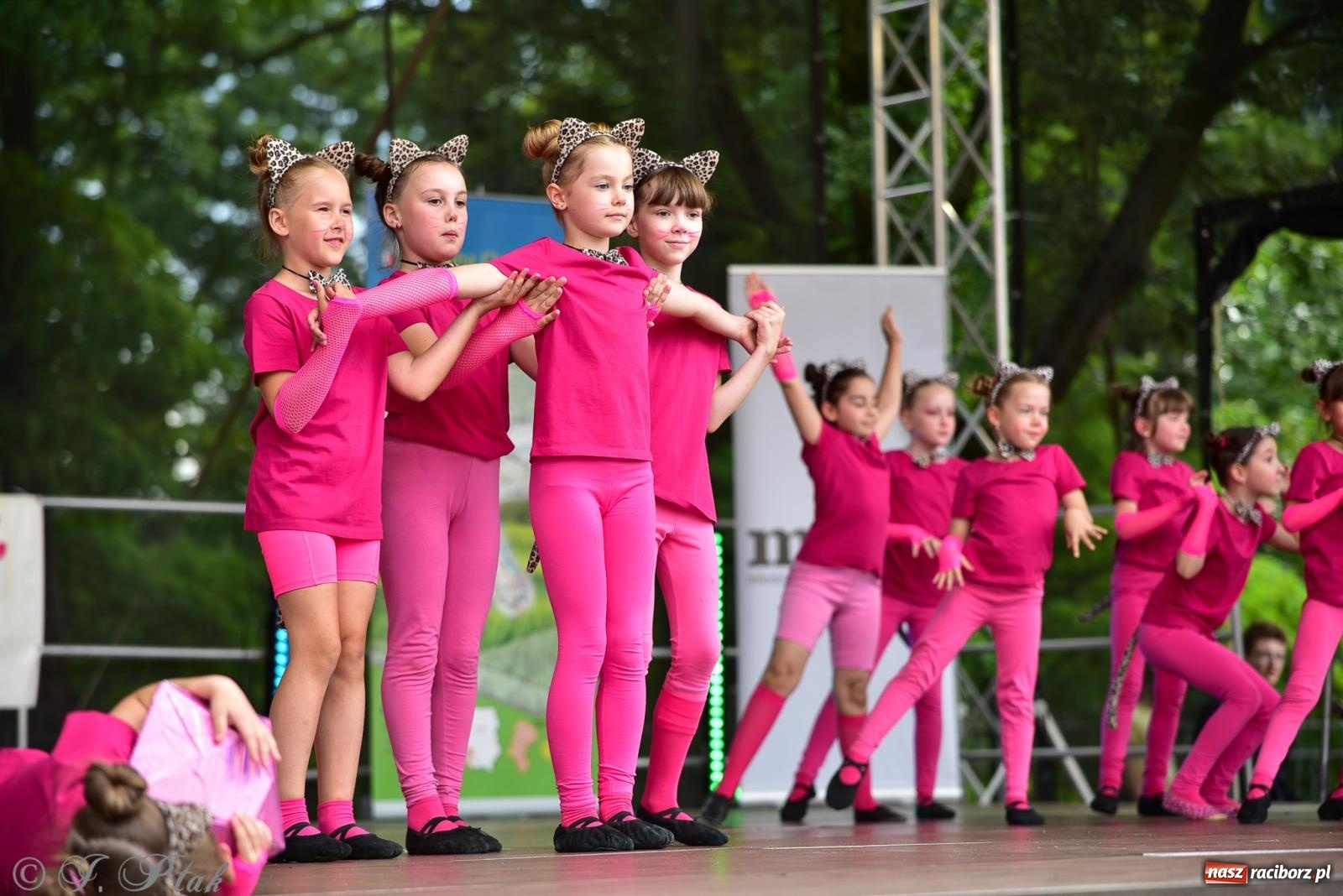 Zdjęcie w galerii na portalu naszraciborz.pl: Taneczne podsumowanie roku szkolnego na zamku w Raciborzu [FOTO i WIDEO] wiadomości z regionu