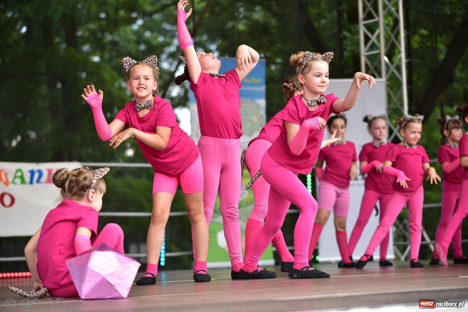 Zdjęcie w galerii na portalu naszraciborz.pl: Taneczne podsumowanie roku szkolnego na zamku w Raciborzu [FOTO i WIDEO] wiadomości z regionu