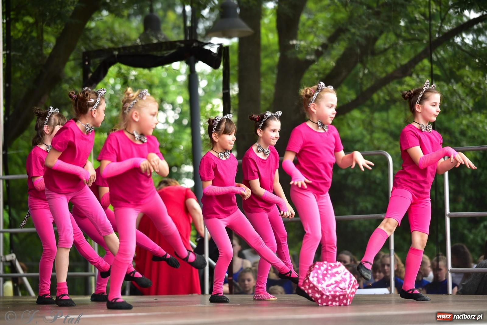 Zdjęcie w galerii na portalu naszraciborz.pl: Taneczne podsumowanie roku szkolnego na zamku w Raciborzu [FOTO i WIDEO] wiadomości z regionu