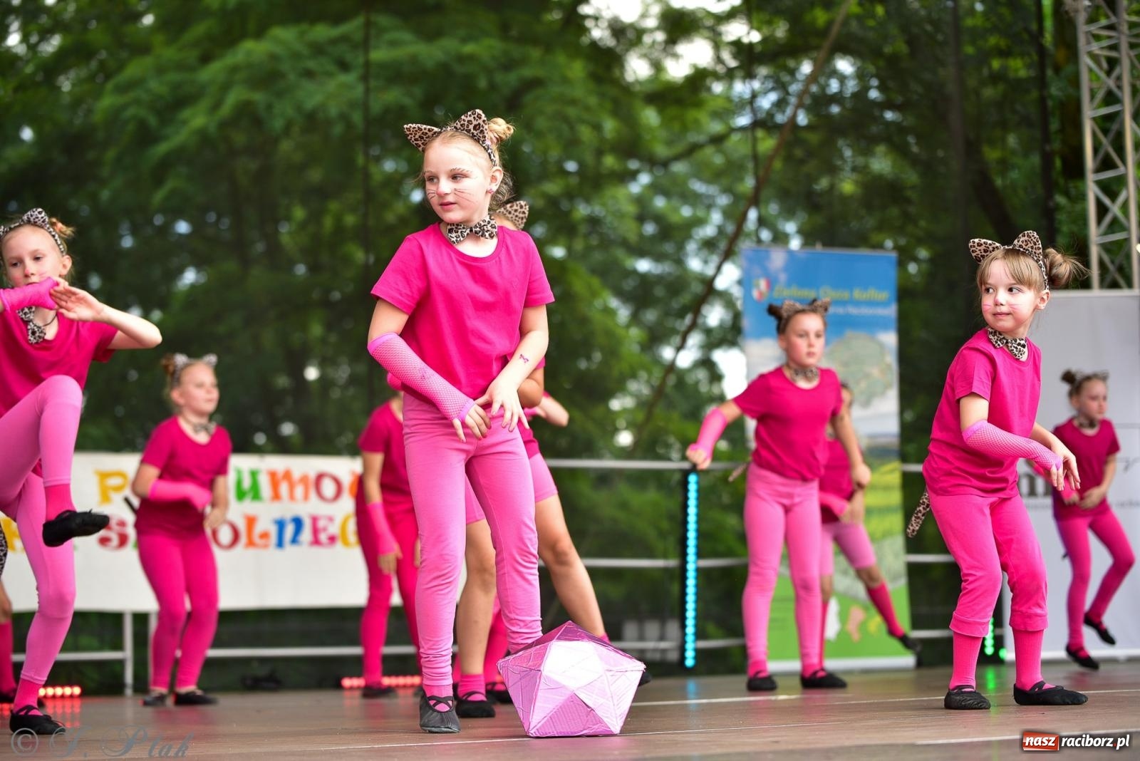 Zdjęcie w galerii na portalu naszraciborz.pl: Taneczne podsumowanie roku szkolnego na zamku w Raciborzu [FOTO i WIDEO] wiadomości z regionu