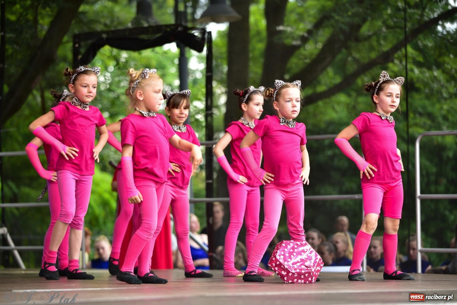 Zdjęcie w galerii na portalu naszraciborz.pl: Taneczne podsumowanie roku szkolnego na zamku w Raciborzu [FOTO i WIDEO] wiadomości z regionu