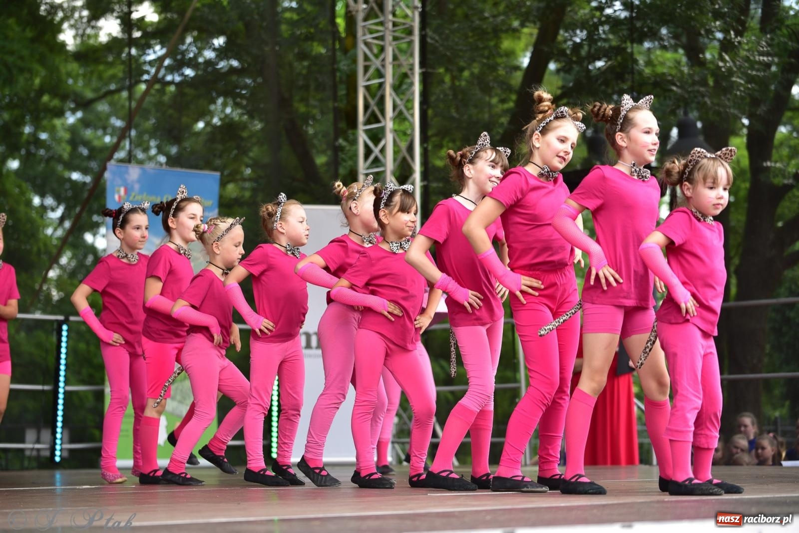 Zdjęcie w galerii na portalu naszraciborz.pl: Taneczne podsumowanie roku szkolnego na zamku w Raciborzu [FOTO i WIDEO] wiadomości z regionu
