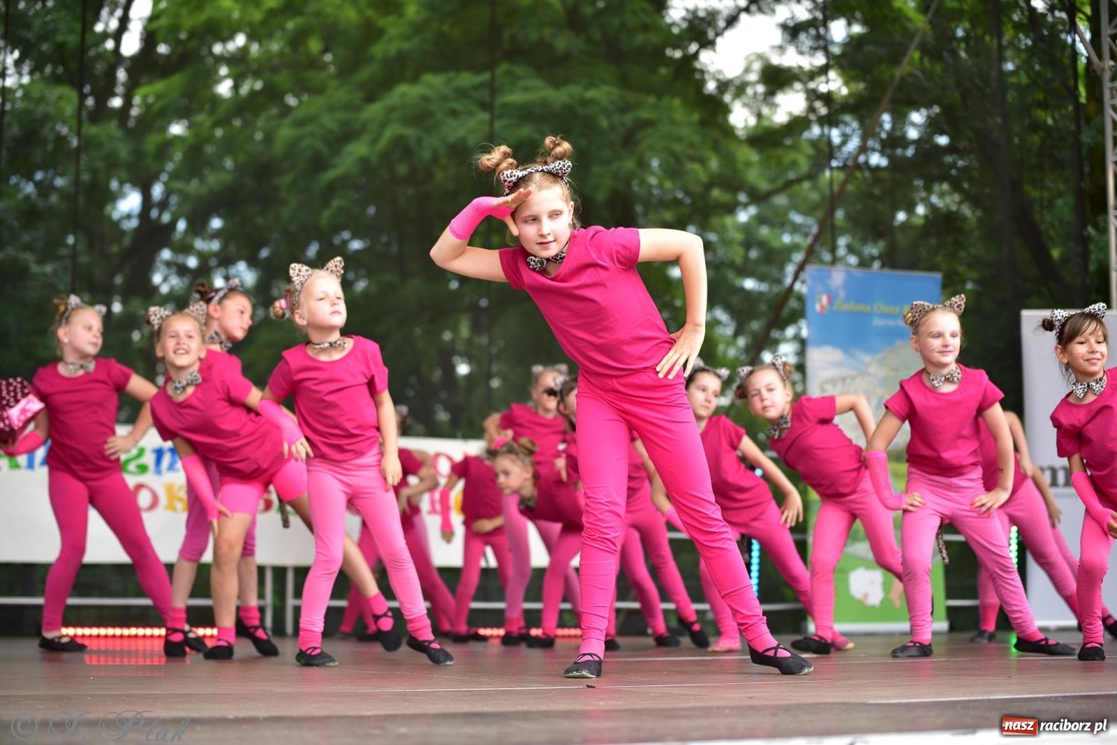 Zdjęcie w galerii na portalu naszraciborz.pl: Taneczne podsumowanie roku szkolnego na zamku w Raciborzu [FOTO i WIDEO] wiadomości z regionu