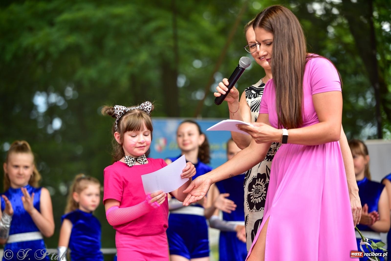 Zdjęcie w galerii na portalu naszraciborz.pl: Taneczne podsumowanie roku szkolnego na zamku w Raciborzu [FOTO i WIDEO] wiadomości z regionu