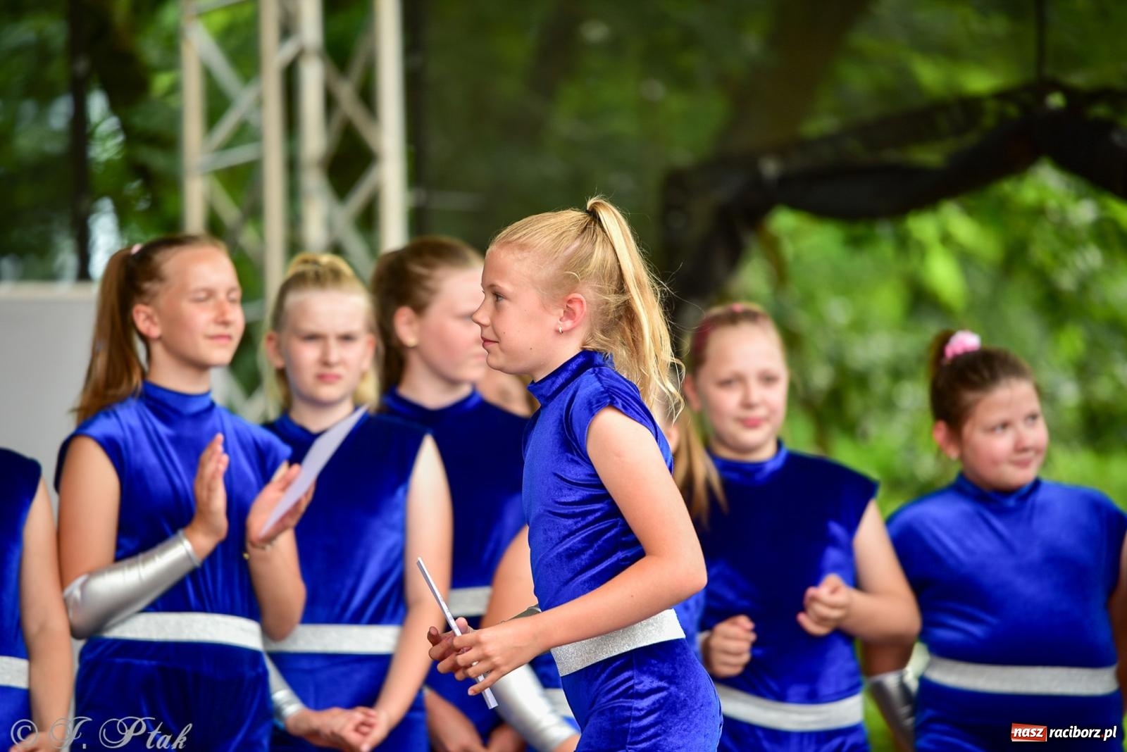 Zdjęcie w galerii na portalu naszraciborz.pl: Taneczne podsumowanie roku szkolnego na zamku w Raciborzu [FOTO i WIDEO] wiadomości z regionu