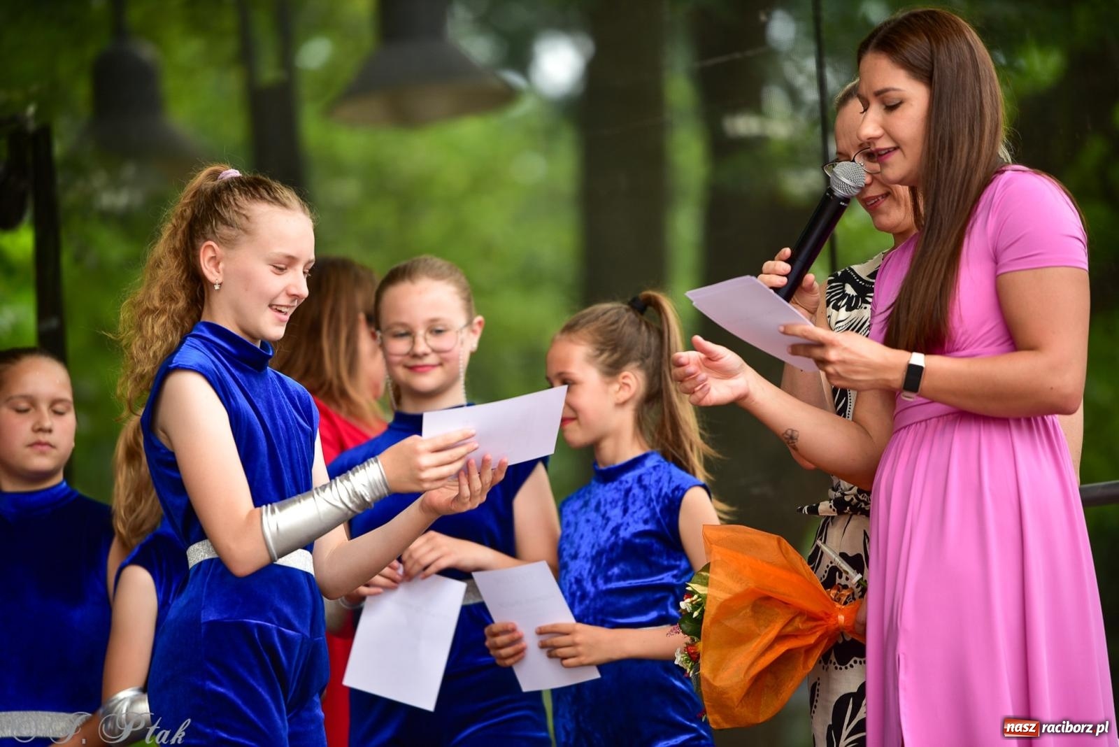 Zdjęcie w galerii na portalu naszraciborz.pl: Taneczne podsumowanie roku szkolnego na zamku w Raciborzu [FOTO i WIDEO] wiadomości z regionu