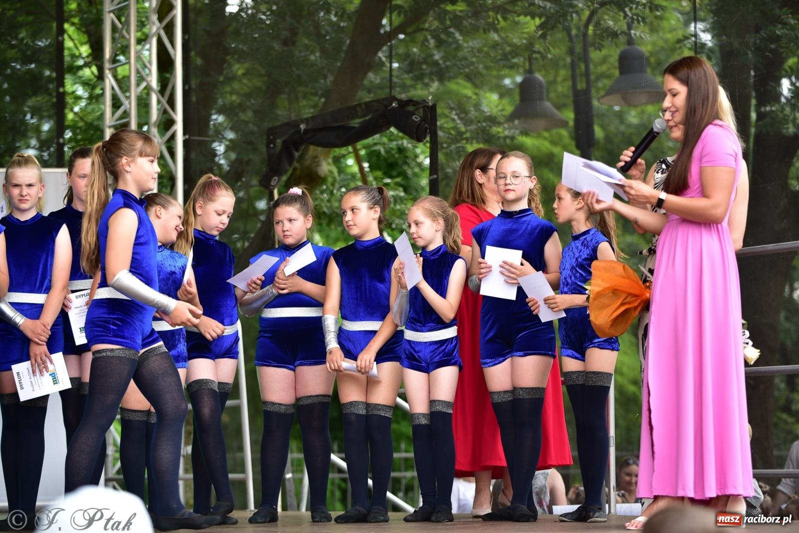 Zdjęcie w galerii na portalu naszraciborz.pl: Taneczne podsumowanie roku szkolnego na zamku w Raciborzu [FOTO i WIDEO] wiadomości z regionu