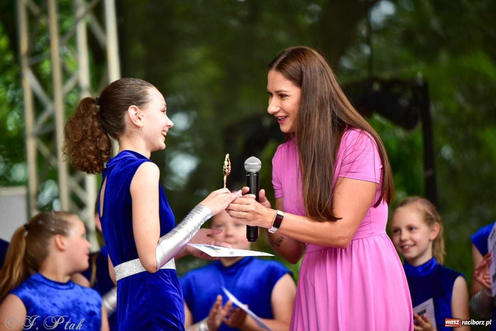 Zdjęcie w galerii na portalu naszraciborz.pl: Taneczne podsumowanie roku szkolnego na zamku w Raciborzu [FOTO i WIDEO] wiadomości z regionu