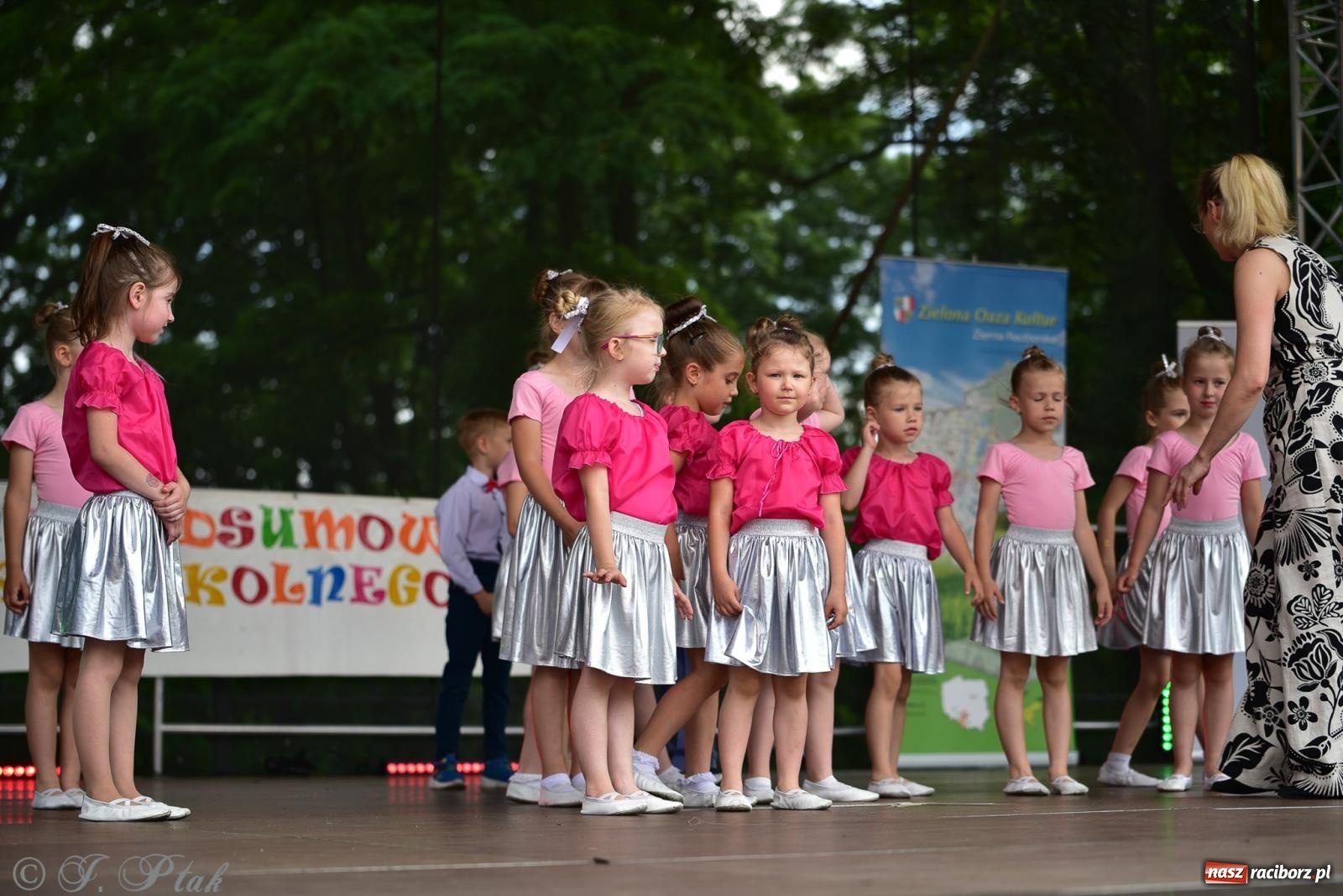 Zdjęcie w galerii na portalu naszraciborz.pl: Taneczne podsumowanie roku szkolnego na zamku w Raciborzu [FOTO i WIDEO] wiadomości z regionu