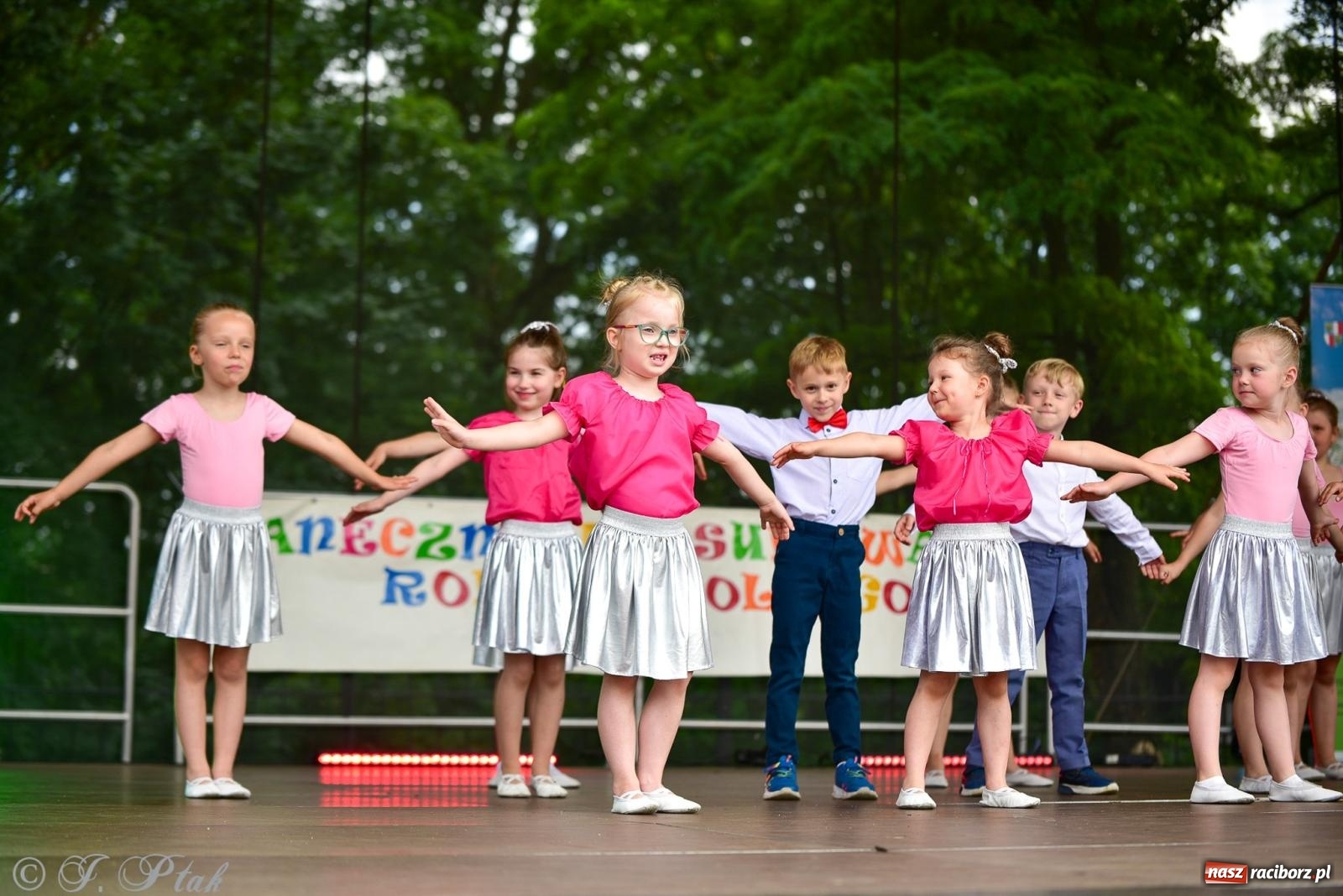 Zdjęcie w galerii na portalu naszraciborz.pl: Taneczne podsumowanie roku szkolnego na zamku w Raciborzu [FOTO i WIDEO] wiadomości z regionu